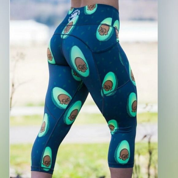 FEED ME FIGHT ME AVOCADO SKULL MID-RISE CAPRI SZ. M - Picture 1 of 7